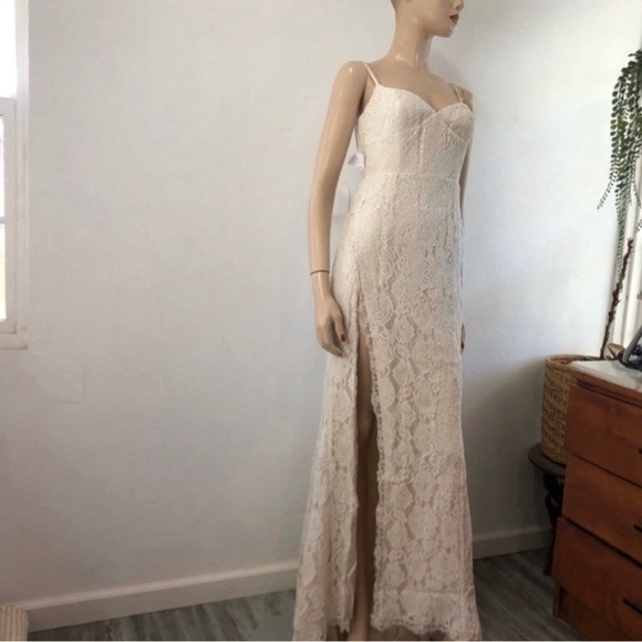 Fame and Partners Romantic rosettes long lace dress - Picture 5 of 15